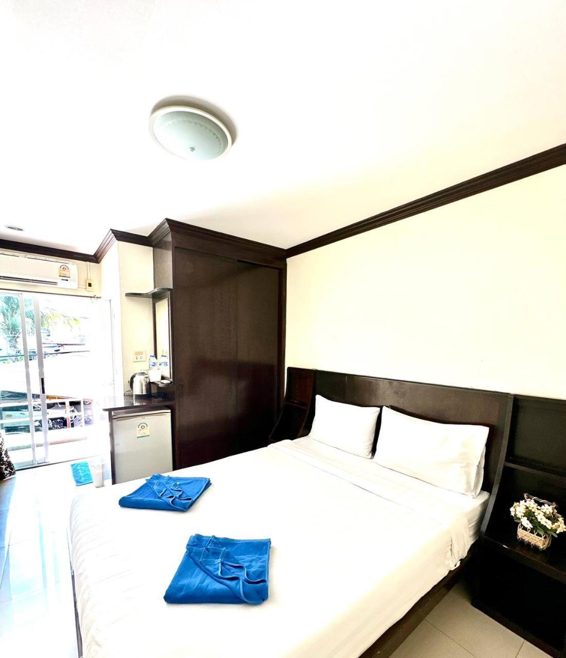 Blueskyhouse Patong Hotel Exterior photo