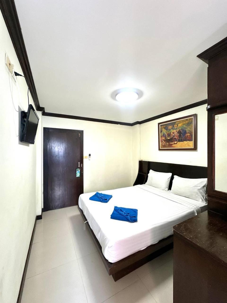 Blueskyhouse Patong Hotel Exterior photo