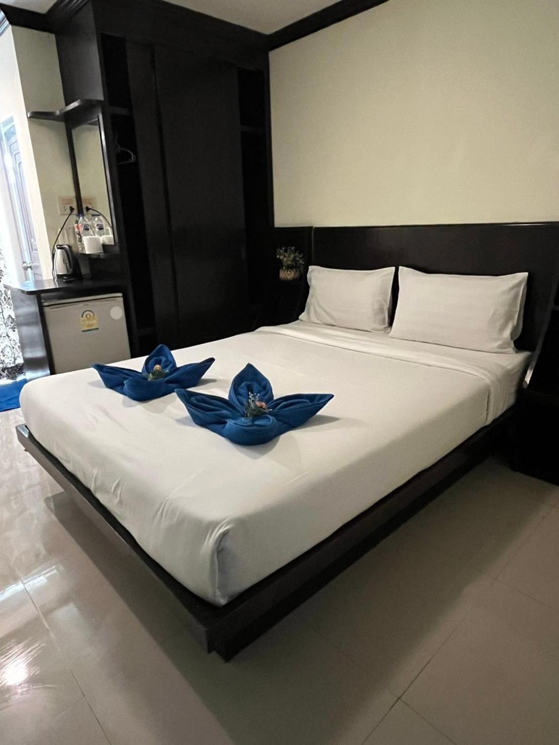Blueskyhouse Patong Hotel Exterior photo